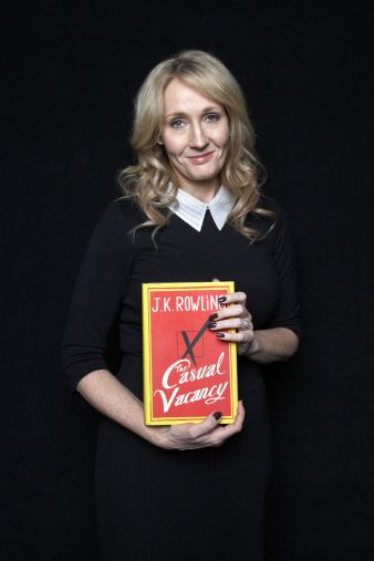 J.K.Rowling com seu novo livro: Morte Súbita!